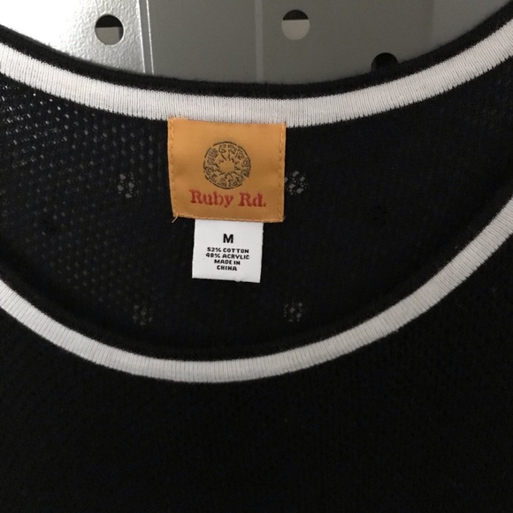 🌸3/$20 Ruby Rd Black & White Tunic Size Medium - Picture 2 of 6